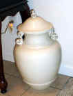 large ceramic vase with lid.jpg (32077 bytes)