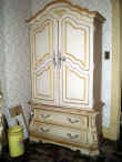 FRENCH PROVINCIAL Armoire.jpg (65057 bytes)