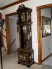 grandfather clock.jpg (49652 bytes)