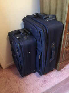 luggage.jpg (74337 bytes)