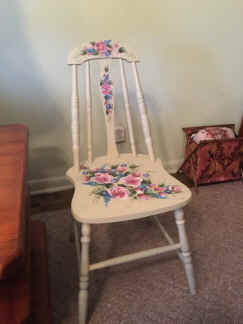 painted chair.jpg (59749 bytes)
