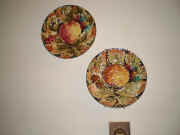 decorative plates.jpg (72614 bytes)