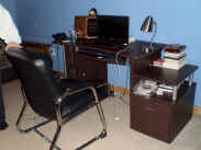 computer desk and chair.jpg (157971 bytes)