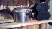 pressure cooker.jpg (89884 bytes)